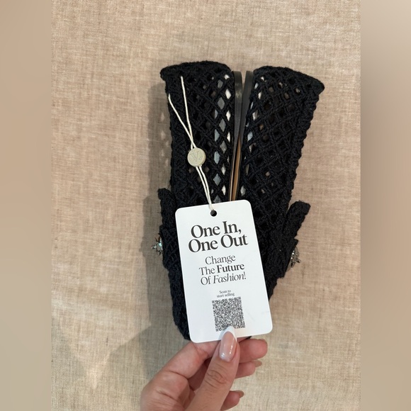 New with box CHANEL Black Crochet Loafers with Heart interlocking, size 37,5 - Picture 6 of 16